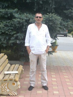 Блок_Бастер, Россия, Ставрополь, 59 лет, 1 ребенок. Никого не ищу,вредный, привередливый, зануда))Живу бедно... сыр с плесенью, вино старое, машина без  Общаюсь,иногда сам пишу стихи и прозу!!! Без налета пафоса, гламура и понтов. Веселый, адекватный, 