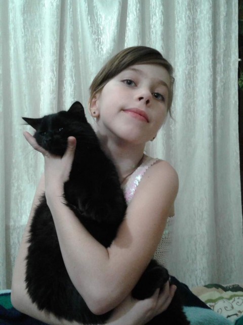 Дочка с любимой кошкой Мотей.