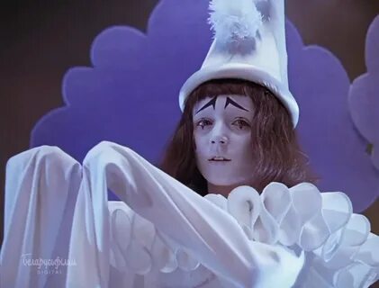 Поздней ночью в небе одна Так соблазнительно светит Луна И я б хотел для Вас с небес Её достать, Но как мне быть, - Ведь ночью нужно спать?  Не нужна мне малина, Не страшна мне ангина, Не боюсь я вообще ничего! Лишь бы только Мальвина, Лишь бы только Маль