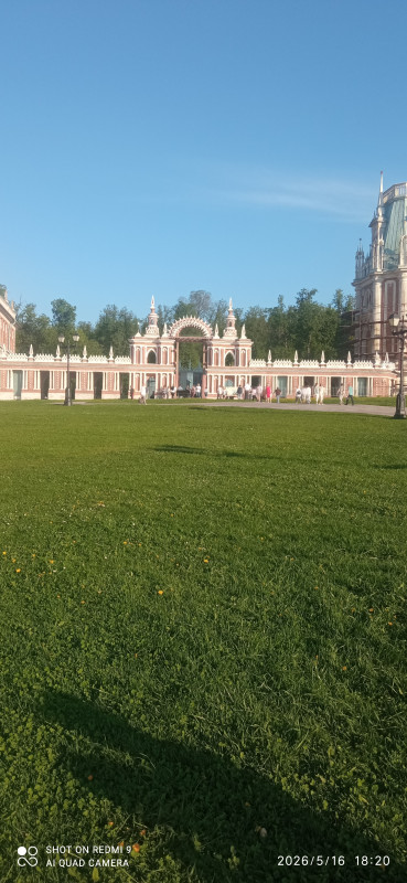 В этом комплексе,в середине  есть музей,я там когда то монтировал янтарный  витраж..