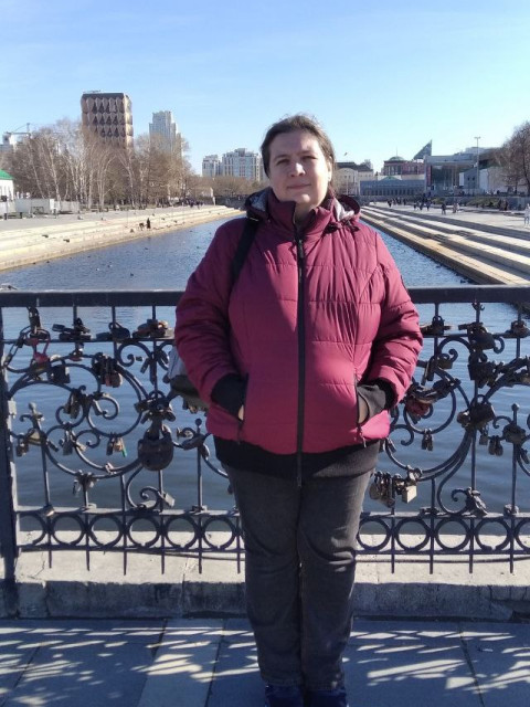 Евгения, Россия, Москва, 44 года, 2 ребенка. Иногда хочется почувствовать опору, и заботу.Я вдова. Воспитывают двух моих мальчишек. Старшему 14, младшему 11. 
Дети всегда со мной. Они моя ж