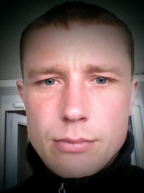 Олег, Беларусь, Островец, 41 год. Хочу найти Спокойную уравновешеную девушку, которая умет ценить любовь.Не склонную к обманам и изменам.Ту которПростой, стеснительный, трудолюбив не навижу измены и предательства. Однолюб, ревнивый. Ценю любовь 