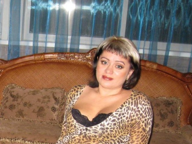 Елена, Россия, Владивосток, 54 года, 2 ребенка. Рот 170, вес 76 - среднего телосложения. Волосы каштановые, средней длины; глаза зеленые. Внешность 