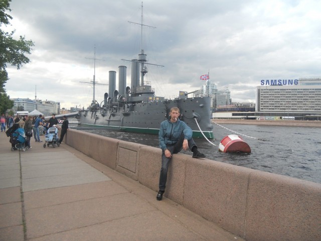 Александр, Россия, Москва, 40 лет. Мне 32 года, родом я из Беларуси, работаю сейчас в Москве, хочу познакомиться с девушкой. 