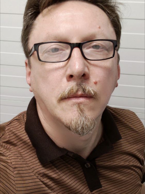 Евгений, Россия, Москва, 49 лет, 2 ребенка. Хочу найти Миловидную, стройную женщину, способную поддерживать огонь в семейном очаге, дрова к которому, конечНемец, образован, воспитан, дипломатичен. Со сложившимися устоями и привычками, среди которых вредны