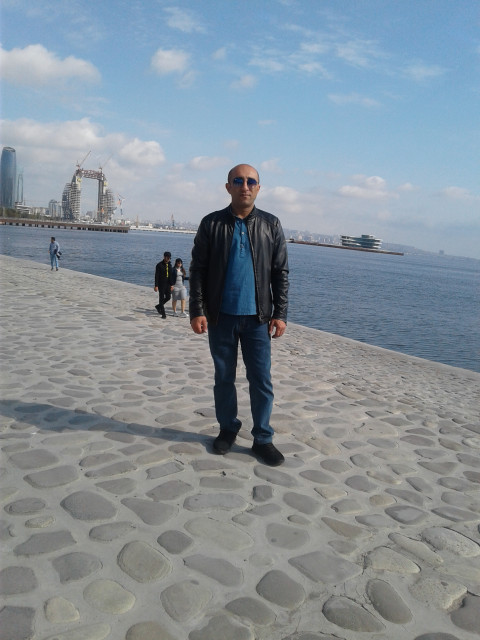 шах герейханов, Азербайджан, Сумгайыт, 42 года. Он ищет её: Хочу встретит верную женшину для совместной жизни Спросите отвечу +79175155546 ватцап