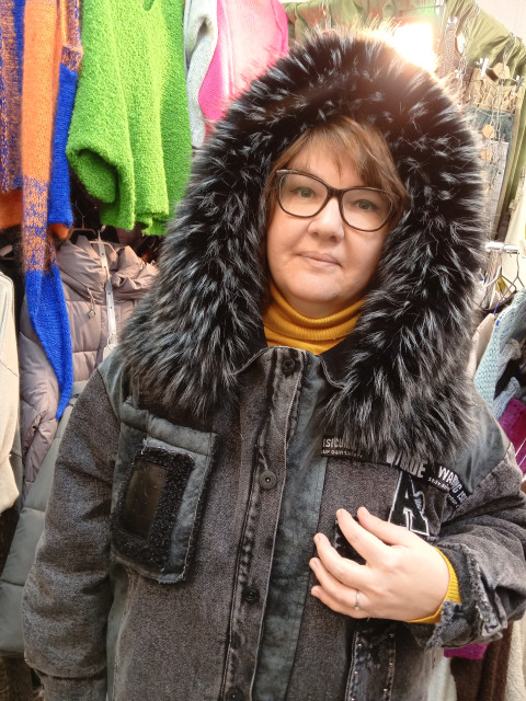 Екатерина, Санкт-Петербург, 52 года, 2 ребенка, 2 фото. Она ищет его: Умного, доброго, с чувством юмора, любящим детей, порядочного мужчину.   Анкета 179110. 