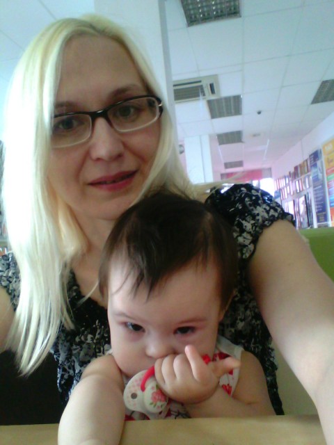 Альбина, Россия, Туймазы, 46 лет, 3 ребенка. Воспитываю трёх дочерей. 18 лет, 16 лет и 1. 6 годовалую малышку. Младшая дочь имеет инвалидность. Х