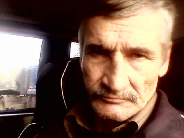 ЕВГЕНИЙ, Россия, Самара, 70 лет. Вдовец работаю. Подрабатываю. Очень устал питаться колбасой и консервами. Хочется чтобы дома меня кт