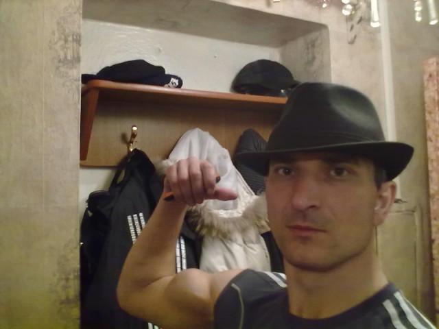 Андрей, Россия, Южно-Сахалинск, 52 года, 3 ребенка. Хочу найти Понимающую девушку, буду рад общению и встречи. Пишите кому интересен, устал от одиночества и женскоРазведен живу один, дети остались с мамой, снимаю комнату. Многое могу делать своими руками.