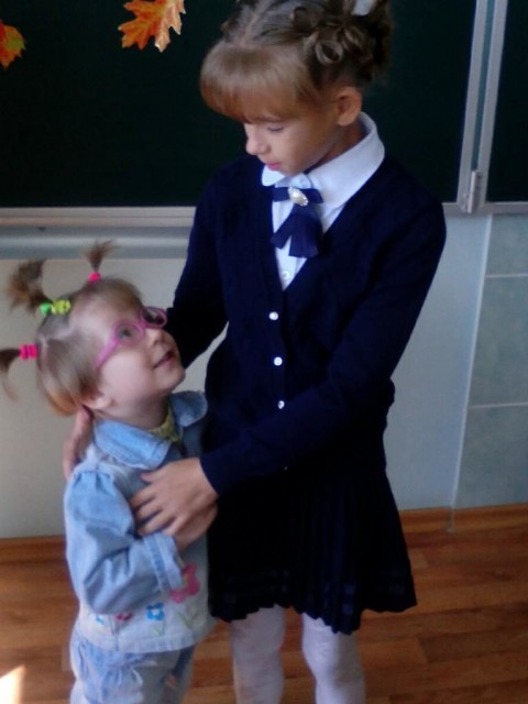 Мои лапочки дочки, в школе, у Сары в классе 1 сентября