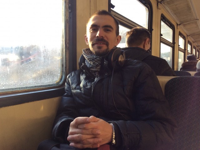 Тимур, Россия, Санкт-Петербург, 38 лет. Спокойный, уравновешенный, неконфликтный. Не люблю большие шумные компании.