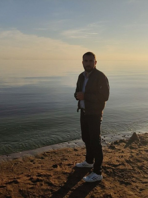 Влад, Россия, Санкт-Петербург, 37 лет. Поведаю немного о себе адекватный, обычный молодой человек не пью и не курю, люблю читать книги и не