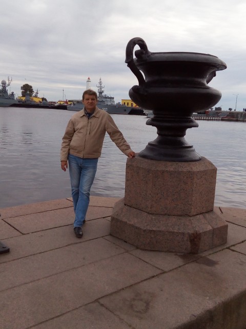 сергей, Москва, м. Жулебино, 64 года, 1 ребенок. Нахожусь в разводе. Собственный строительный бизнес. Без вредных привычек.