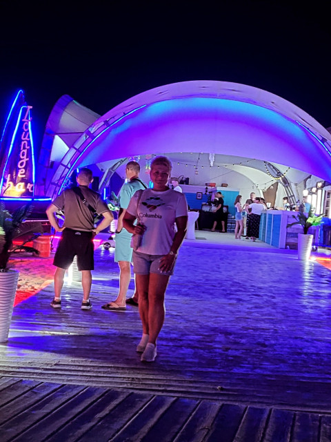 Татьяна, Минск, м. Партизанская, 52 года, 2 ребенка. Ищу: порядочного мужчину с хорошим чувством юмора и такта.  Анкета 204053. 