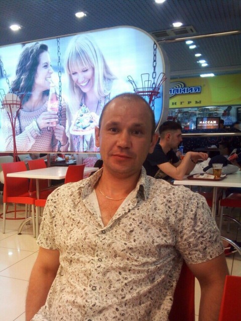 Сергей, Россия, Екатеринбург, 44 года. Хочу найти Спокойную заботливую женщину, можно с детьми, для серьёзных отношений.СЛасковый и нежный, не буян, не тиран, люблю спокойствие и стабильность.На сайте не люблю общаться, 