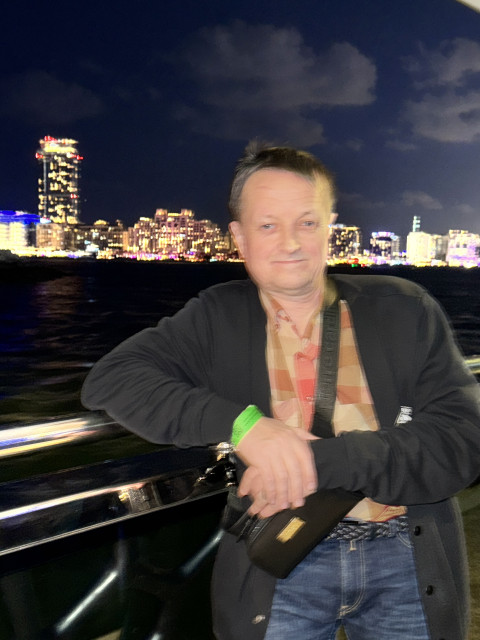 Роман, Москва, м. Ольховая, 53 года, 1 ребенок. Живу в Москве в избушке на курьих ножках)