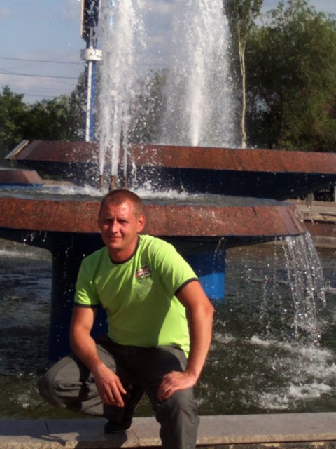 Дима, Россия, Тула, 43 года. Хочу найти Девушку для серьезных отношений, создания семьи.Я из Донецка, живу в Туле, строитель, мне 36 лет, разведен.