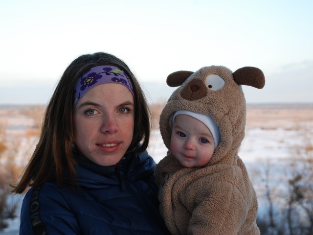 юля, Украина, Киев, 26 лет, 1 ребенок. Живу на сёмном жилье с ребенком ребёнку 6 месяцев, стиснительная, скромная, люблю поговорить.