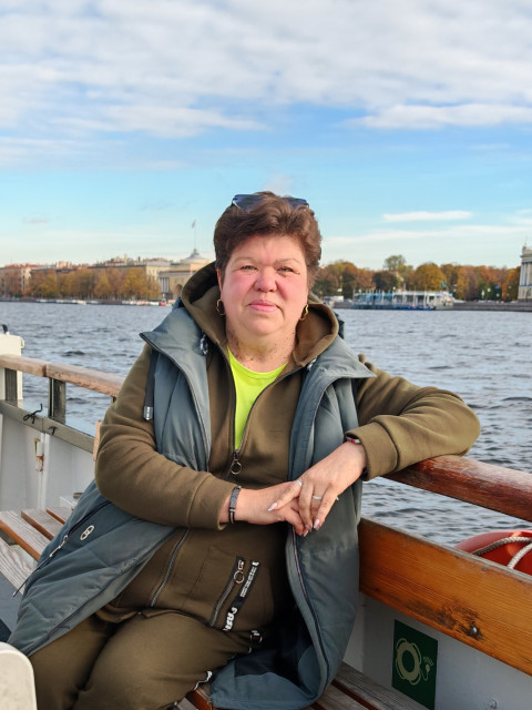 Татьяна, Россия, Санкт-Петербург, 54 года, 1 ребенок. Хочу найти Доброго, внимательного, заботливого, любимого и любящего мужа. 
Верю, что ещё встречу мужчину, котоЯ буду улыбаться, мечтать, придумывать — и обязательно стану для кого-то Самой Большой Рад