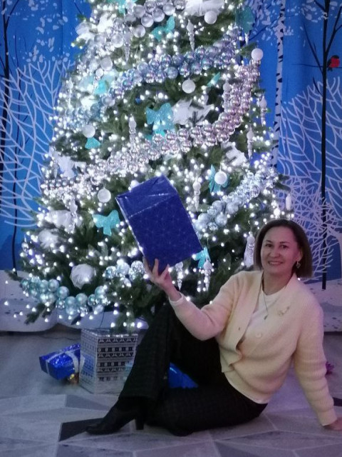 Светлана, Иркутск, 43 года, 2 ребенка, 2 фото. Спонсора и любовника не ищу, ну и " котами" на кровате у телевизора тоже не интересуюсь. Если...  Анкета 225837. 