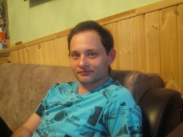 Кирилл, Россия, Омск, 36 лет. Хочу найти Вторую половинкуЧитаю хожу в театры