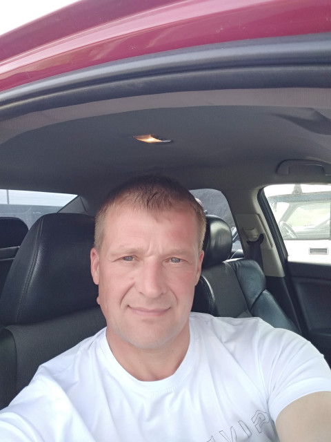 Василий, Россия, Ростов-на-Дону, 48 лет. Познакомлюсь с хорошей женщиной, не полной. 
Интересной во всём! Ищу ту, с которой можно построить Я достаточно горяч, чтобы у тебя перехватывало дыхание, но достаточно умен, чтобы вернуть его обратн