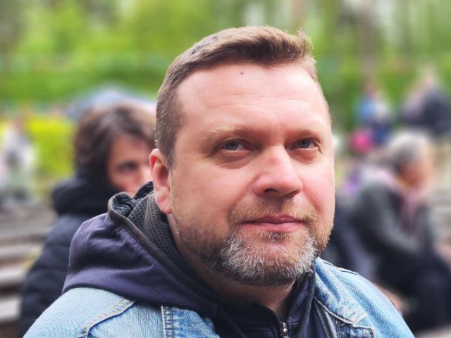 Александр, Россия, Санкт-Петербург, 51 год. До 50 лет. Не полную. Возможно, из творческой среды. 
В общем, что ищут большинство мужчин - ту, которая...  Анкета 232876. 