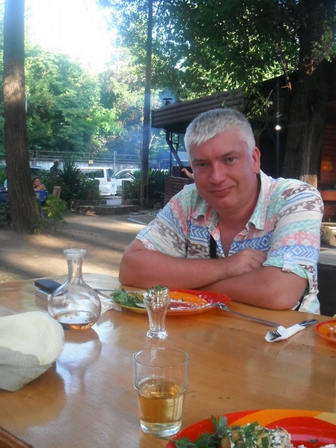 Павел, Россия, Санкт-Петербург, 48 лет. Хочу найти Женщину!!!курю, выпиваю, ругаюсь матом, смотрю тв, храплю ну и много еще чего... вообщем нормальный, здоровый 