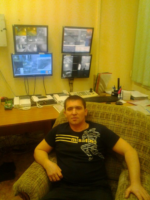 василий, Россия, Великий Новгород, 39 лет, 2 ребенка. Хочу найти Обычную Разведен есть двое детишек живут с мамой. Ищу спутницу по жизни. Очень люблю детей. Работаю и живу в