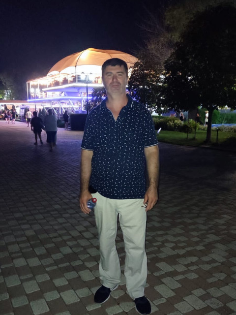 Артур, Мурманск, 47 лет. Брюнет с зеленными глазами
Стройного телосложения
Добрый с юмором
Люблю различные мероприятия( пу