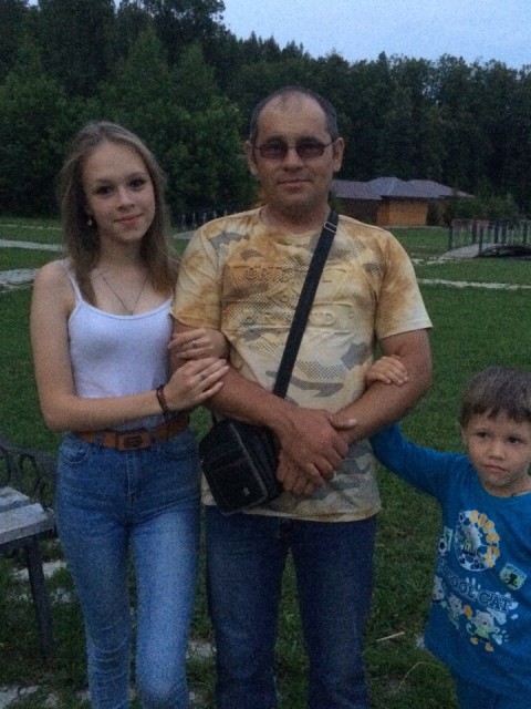 Михаил Кириллов, Россия, Алексеевское, 46 лет, 3 ребенка. Живу в деревне, большое хозяйства не хочу не куда переезжать . Стрелец