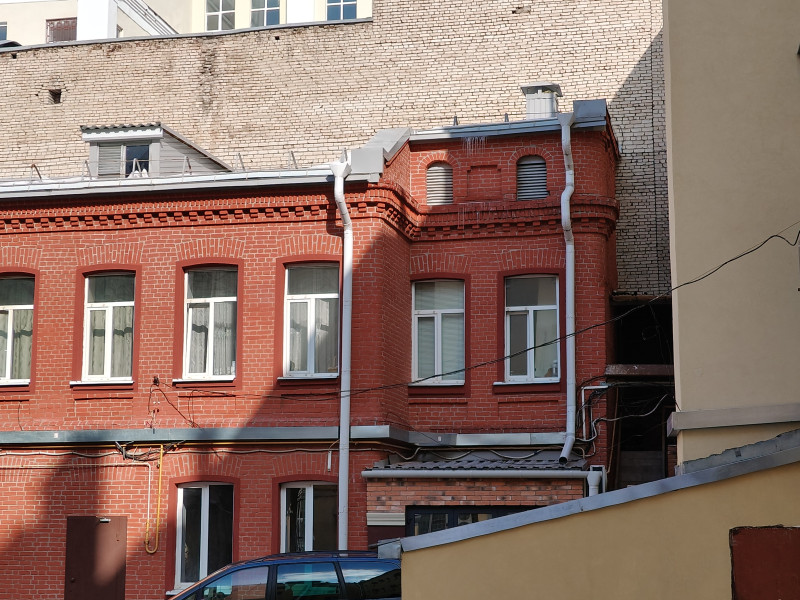 флигель Тимофеева: в закрытом дворе спрятался вот такой красавец