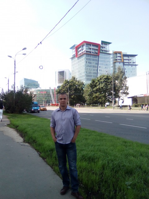 Андрей, Россия, Москва, 37 лет. Холост, тусить по барам не привык. Хочу семью, милую и понимающую жену. Дети женщины- это не проблем