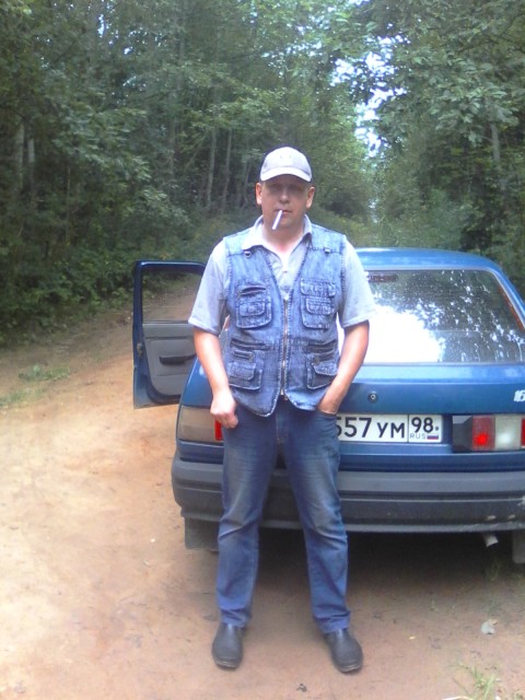 Михаил, Россия, Гатчина, 44 года. Мне 37 лет работаю дальнобойщиком честный, порядочный