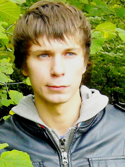 Эндрю, Россия, Москва, 32 года. Итак коротко о себе. Проживаю в ВАО г. Москвы. Мне 25, рост 185, глаза серо- голубые, волосы немного