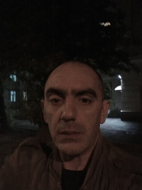 Денис, Россия, Новосибирск, 47 лет. Хочу найти ДевушкуРаботящий, люблю детей, образование среднее, разведён.