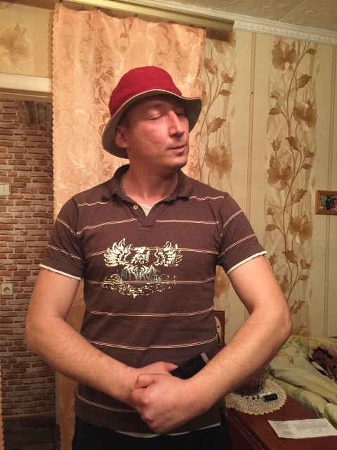 Андрей, Россия, Москва, 39 лет. Я из Днепропетровска работаю в Москве хотел бы познакомится с девушкой для серьезных отношений