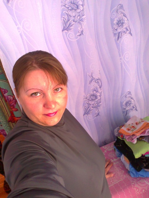 Елена Валерьевна, Россия, с. Тарасово (Промышленновский район), 44 года, 2 ребенка. Хочу найти хозяйственного,спокойного,чтобы любил детей.живу одна,не работаю,познакомлюсь для с/о.