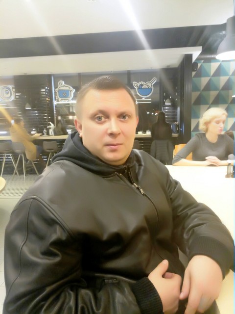 Сергей, Россия, Москва, 45 лет. Одинокий мужчина, адекватный, не пью, хочу встретить девушку для создания семьи.