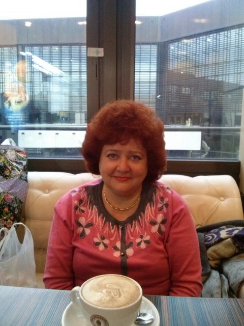Elena, Россия, Москва, 58 лет, 1 ребенок. Хочу найти для души и сердцадочь, студентка университета. Про меня... без вредных привычек.. самодостаточная, без материальных и