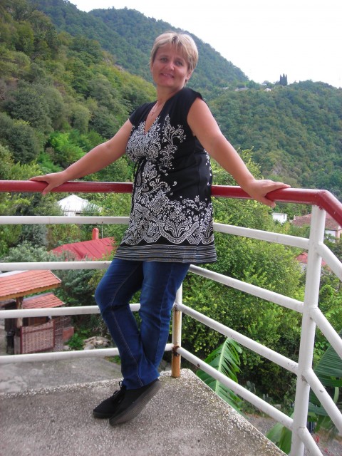 Наташа, Россия, Елабуга, 52 года. рост- 1, 64 см, вес - 78 кг, цвет волос - руссый. Работаю в детском саду. Детей нет. Не замужем. Жив