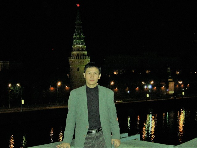 Ночной кремль, вид Большого каменного моста.