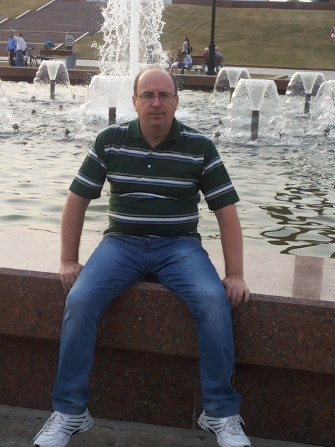 Александр, Россия, Москва, 52 года. Хочу найти Верная и хозяйственная девушка, желающая создать семью и родить детей. Серьезный, воспитанный, хорошо образованный, способный и готовый обеспечить семью и детей. 