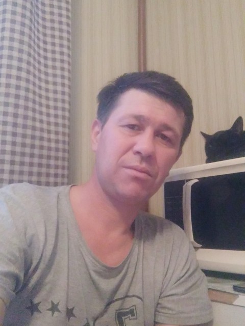 Роберт, Россия, Москва, 46 лет, 2 ребенка. Работаю электриков, водитель, сварщик, хочу встретиться с женщиной, для серьезных отношений.
