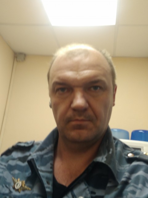 Роман, Россия, Москва, 48 лет, 1 ребенок. Работаю, в органах, на 2 работах, не курю, не пью
Ищу спутницу жизни для семьи