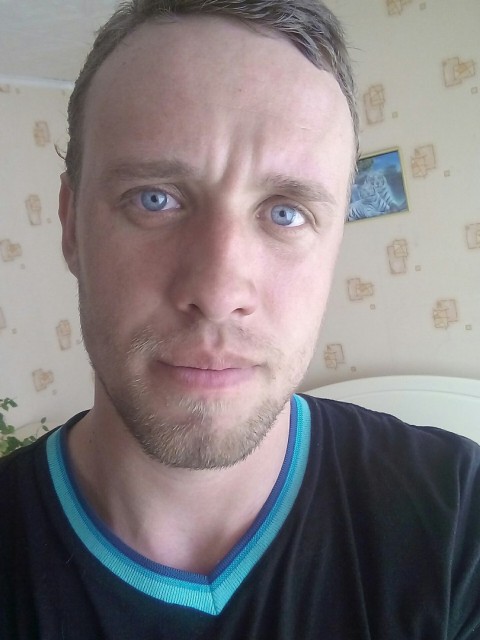 Александр, Россия, Куйбышев, 31 год. Высокий с голубыми глазами, добрый с пониманием, есть чувство юмора