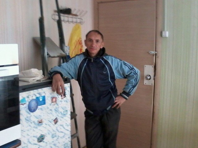 Сергей, Россия, Новосибирск, 51 год, 2 ребенка. Хочу найти Не высокую, худенькую, не наглую. Давно в разводе, 2 месяца назад приехал из Иркутска , работаю, не пью , не судим . Дети взрослые , ж