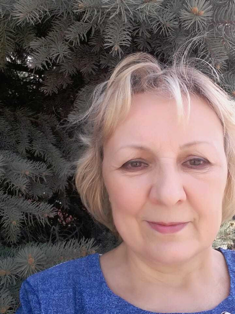 Лилия, Россия, Ейск, 61 год. Хочу найти Нет ни встреч и ни прощаний. 
В город маленький у моря
Прилетит воспоминание.... 
Прошлогодние св Анкета 306197. 