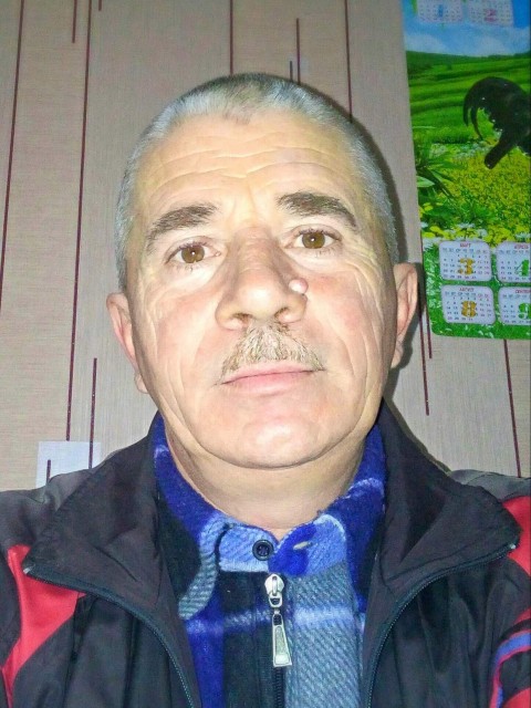 Игорь, Россия, Симферополь, 61 год. Обычный мужчинка, работяга. Устал от одиночества. Хочу найти добрую с чувством юмора подругу для вст